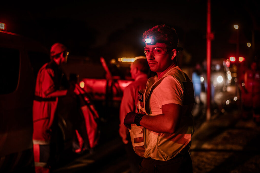 Daniel am Einsatzort mit Stirnlampe auf dem Kopf
