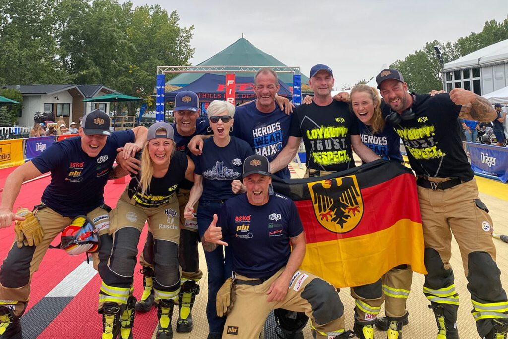 Die deutschen Feuerwehrsportler jubeln in Kanada über ihren Sieg